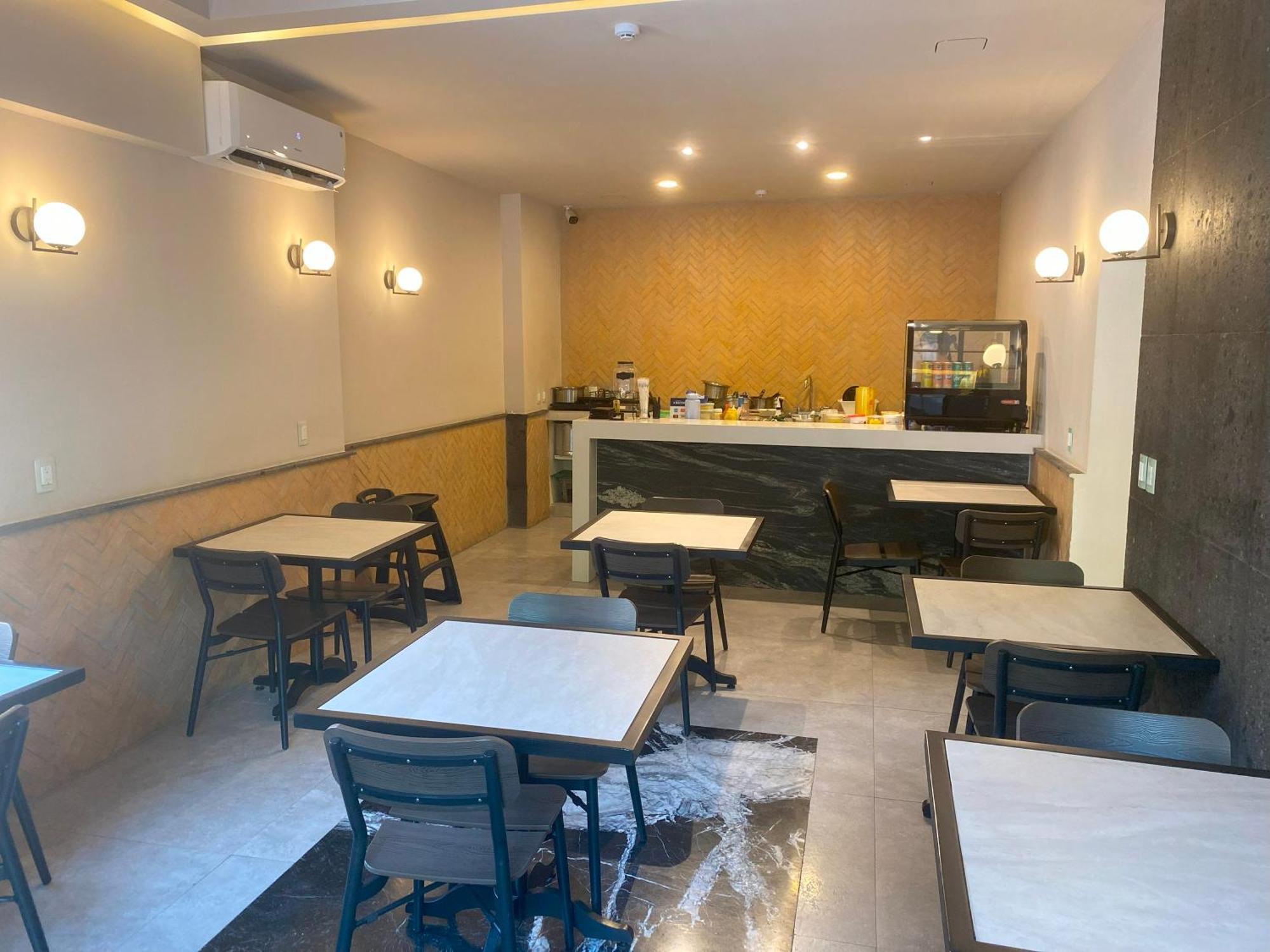Hotel Boutique Divino Sol Leon Ngoại thất bức ảnh